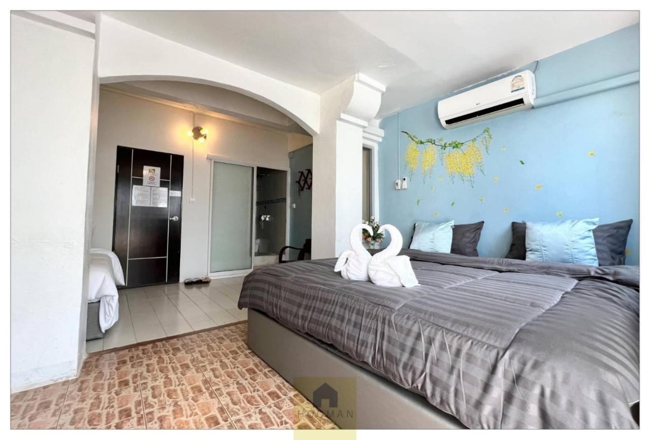 Hostel Hooman *